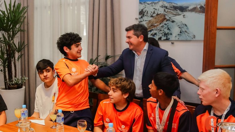 Orrego recibió a la delegación sanjuanina de atletas que regresó con 42 medallas de los Juegos Evita