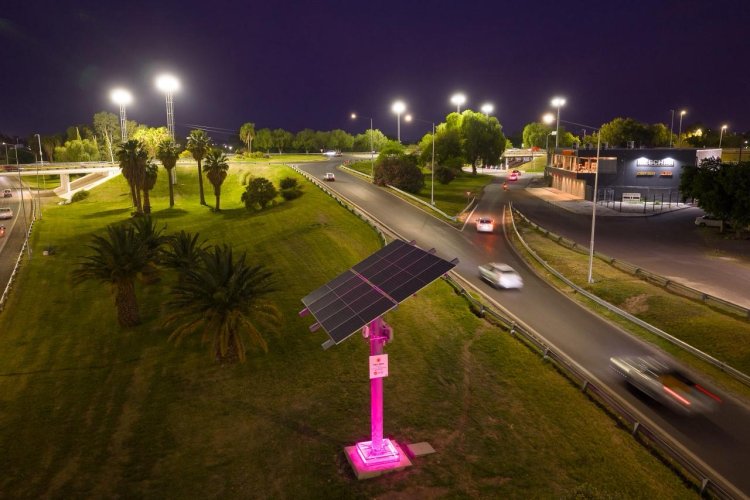 San Juan ilumina la primera ruta solar del país con el color de la prevención