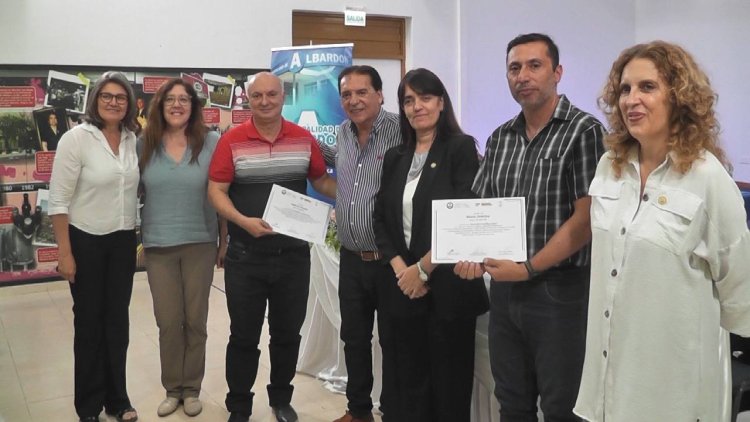Entrega de Certificados del Curso de Capacitación en Electricidad Domiciliaria en Albardón