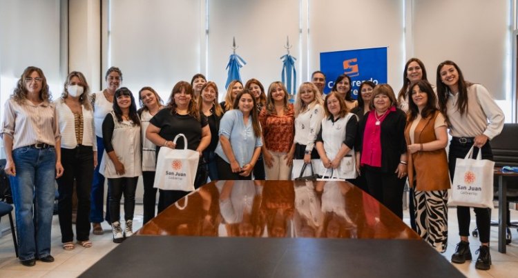 Educación comenzó con la entrega de 1.355 tablets a 226 escuelas