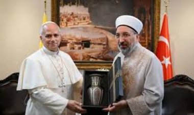 El papa León XIV, con cristianos y musulmanes en Estambul
