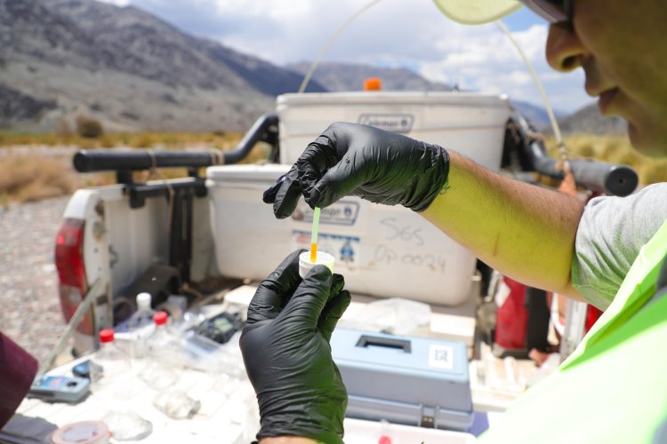 Con 3 laboratorios y junto al procurador ambiental, el municipio de Jáchal sale a realizar muestreos de agua