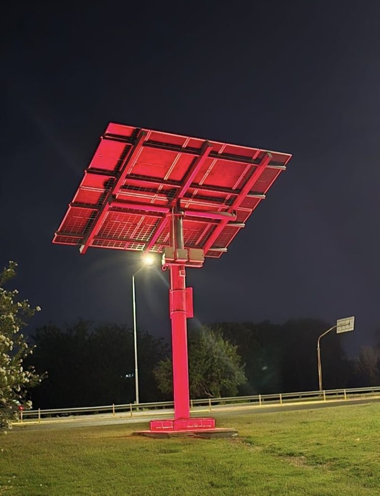 Los paneles solares de Circunvalación se tiñeron de rojo