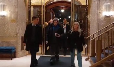 Javier Milei llegó a Oslo con el mameluco de YPF y el video se hizo viral