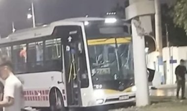 Rawson: un colectivo de la Red Tulum impactó contra un poste, donde hubo varios heridos