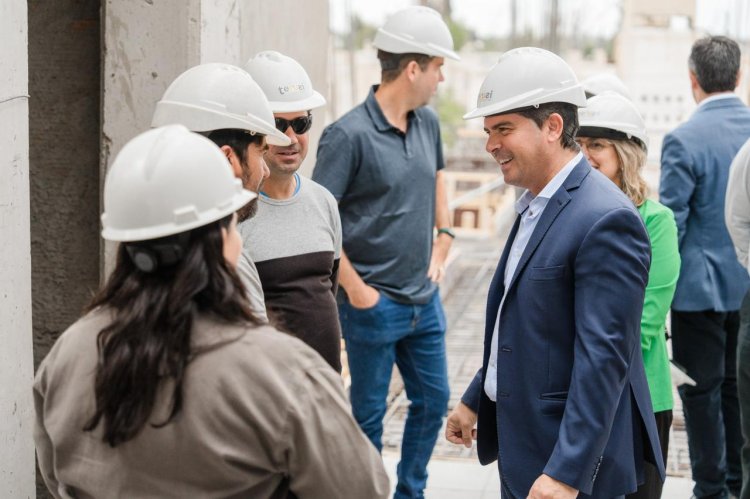 El gobernador recorrió las obras del nuevo Instituto Odontológico