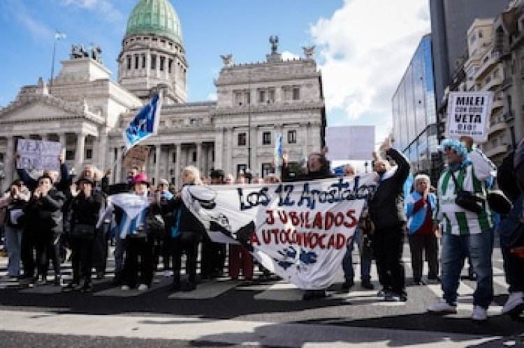 Nueva marcha en el Congreso mientras los diputados hacían la sesión preparatoria