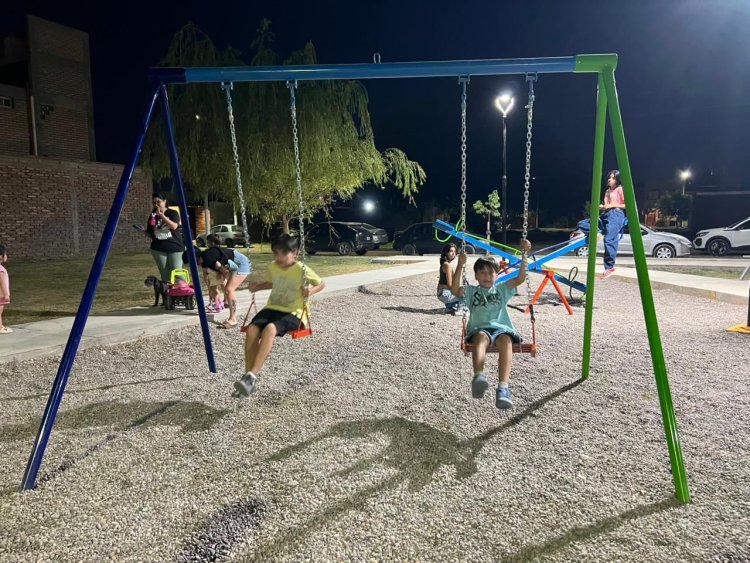 De baldío a espacio verde: Rivadavia inauguró la Plaza Las Camelias en el barrio Rumbos
