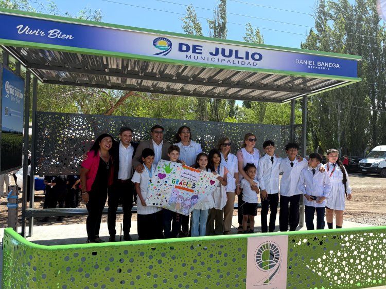 9 de Julio inauguró dársenas y paradas de colectivo frente a un colegio que está sobre la Ruta N°20