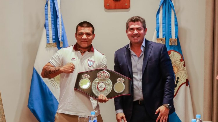 Orrego recibió al boxeador Ezequiel “Pac Man” Fernández, tras su histórico triunfo
