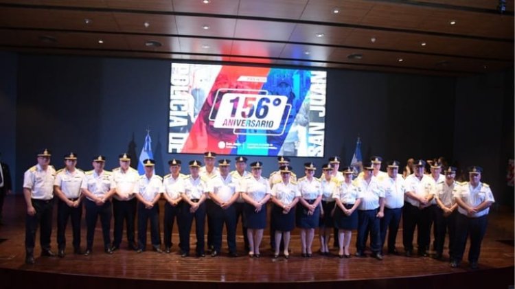 La Policía reconoció a personal que pasa a situación de retiro y presentó su nueva revista institucional