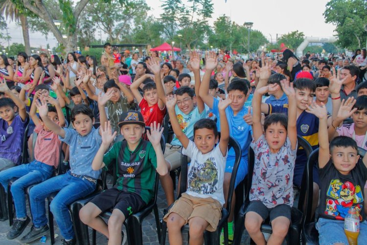Chimbas celebró su 112° aniversario con un multitudinario festejo en la Plaza Departamental