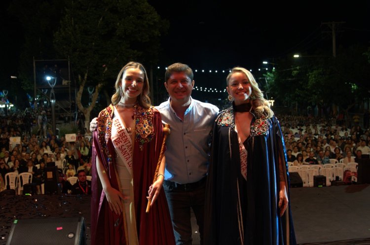 Santa Lucía  coronó a sus flamantes representantes