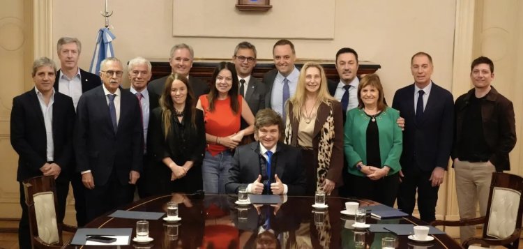 Javier Milei subirá por decreto los sueldos del Poder Ejecutivo, pero no el suyo