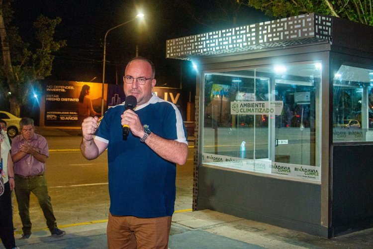 Rivadavia suma innovación al transporte público con una parada de colectivos de última generación