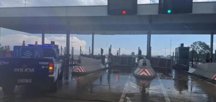 Temporal trágico en Córdoba: murió un trabajador del peaje al desprenderse una cabina