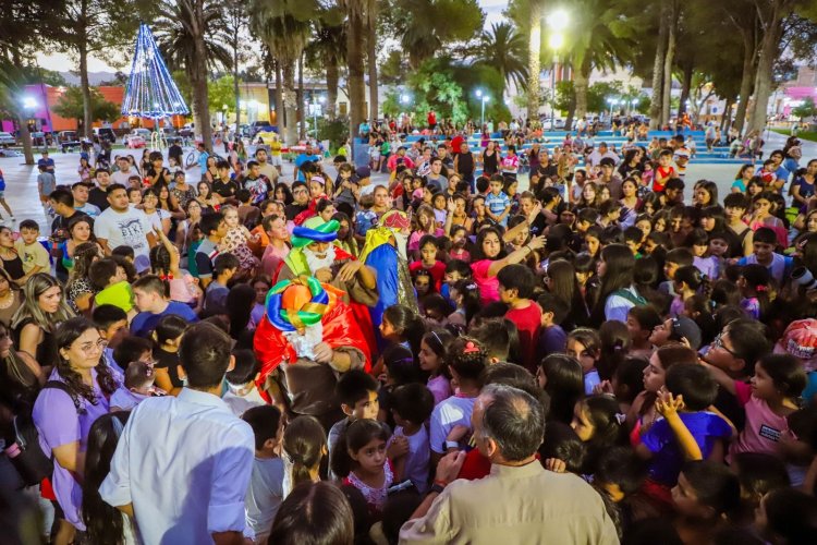 Los Reyes Magos recorrieron Jáchal llevando alegría a los pequeños