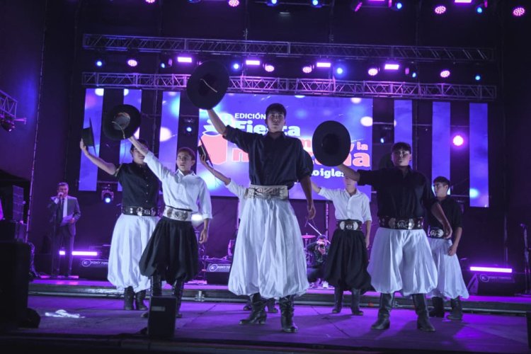 La primera noche de la Fiesta Provincial de la Semilla y la Manzana vivió con gran participación del público