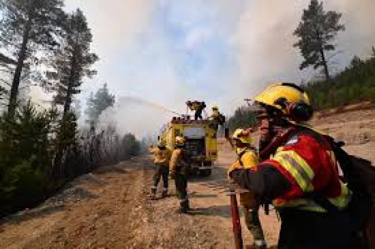 El Gobierno asegura que 22 de los 32 incendios están “completamente extinguidos”