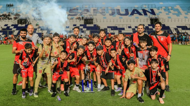 El Mundialito de Trinidad cerró su XXXII edición con una gran fiesta en el Estadio San Juan del Bicentenario