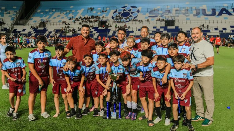 El Mundialito de Trinidad cerró su XXXII edición con una gran fiesta en el Estadio San Juan del Bicentenario