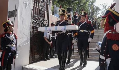 Comenzó el traslado del sable corvo de San Martín al Regimiento de Granaderos