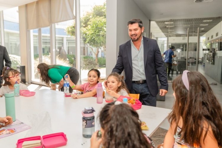 Orrego participó de la apertura de Vacacionarte, la colonia de arte del Museo Franklin Rawson