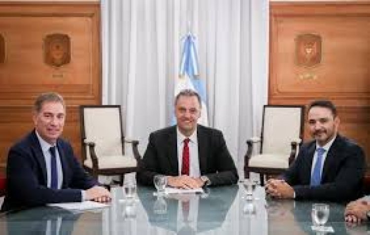 Adorni se reunió con el gobernador Valdés en medio de la negociación por la reforma laboral