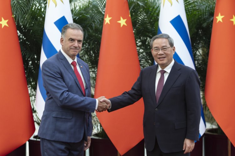 Yamandú Orsi firmó acuerdos con China mirando al Mercosur