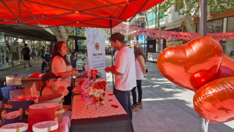 La feria de emprendedores se anticipa al Día de los Enamorados