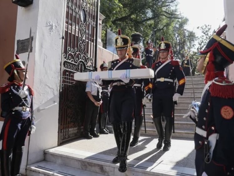 Comenzó el traslado del sable corvo de San Martín al Regimiento de Granaderos