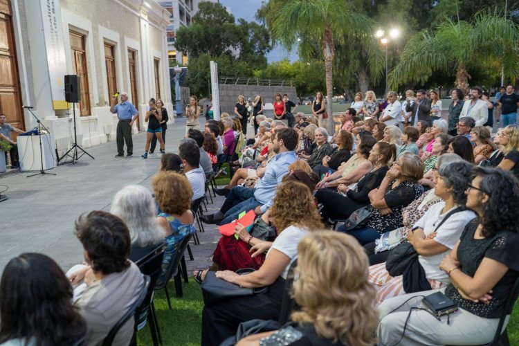 Capital inauguró la muestra colectiva “Veranos de nuestra niñez”