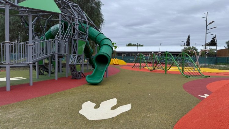 Avances en el nuevo sector de juegos del Parque Belgrano