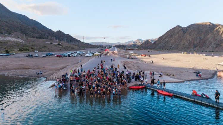 Más de un centenar de atletas protagonizaron el Triatlón Cordillerano en Punta Negra