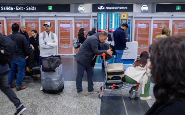 Los controladores aéreos levantaron el paro y la actividad aerocomercial será normal