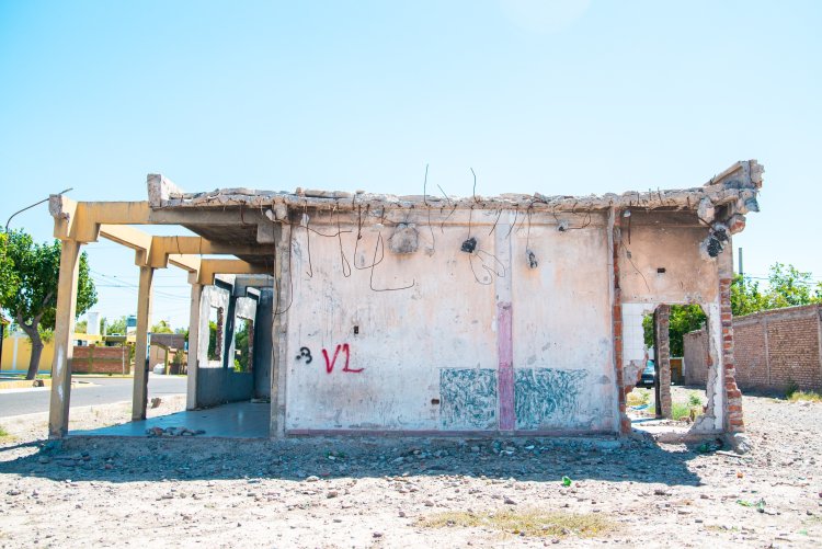 Rivadavia transforma el Barrio Aramburu: Inician las tareas de limpieza y recuperación en el predio de los antiguos locales comerciales