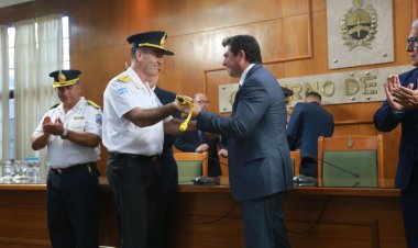 El gobernador entregó sables de mando a la Plana Mayor de la Policía de San Juan y reforzó el compromiso con la seguridad pública