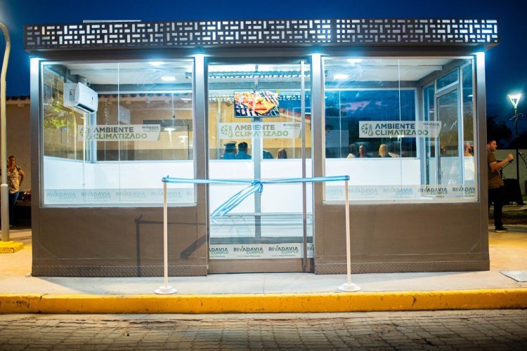 Rivadavia inauguró la segunda parada de colectivo climatizada y avanza con un plan de cinco estaciones modernas en el departamento