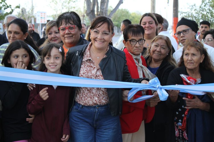 El Barrio Dr. Leopoldo Bravo disfruta de su nueva plaza y la iluminación LED