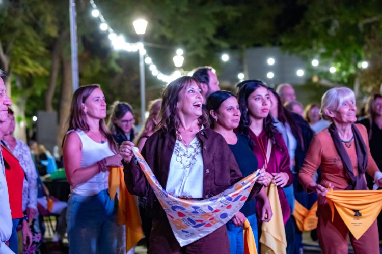 Capital brindó un gran espectáculo musical, gastronómico y artesanal en el inicio del otoño