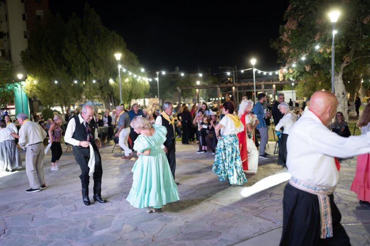 Capital brindó un gran espectáculo musical, gastronómico y artesanal en el inicio del otoño