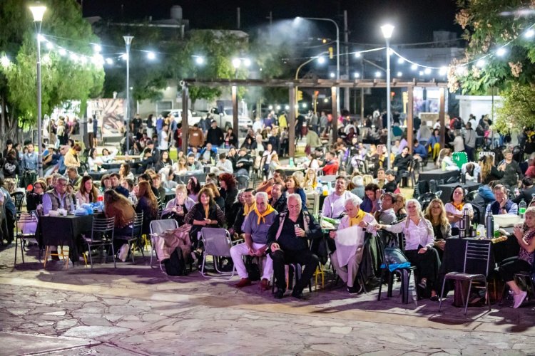 Capital brindó un gran espectáculo musical, gastronómico y artesanal en el inicio del otoño