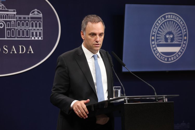 Manuel Adorni: "No me voy a sentar a que nos den clase ética los que se robaron un PBI"