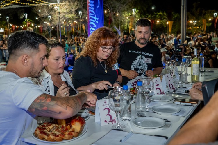 Emanuel Alé se consagró embajador en la Fiesta del Tomaticán en Pocito