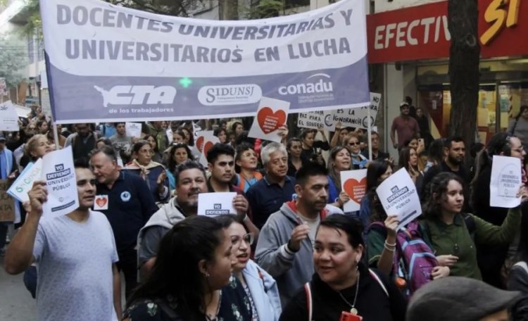 Tercera semana de paro universitario por recomposición salarial