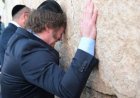 Javier Milei llegó a Israel y pasó por el Muro de los Lamentos