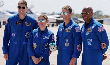 Rise, el peluche que viajó a la Luna con los astronautas de Artemis II