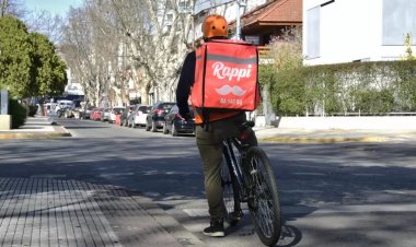 Más de un millón de personas trabajan como delivery o choferes de aplicación