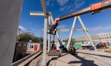 Los nuevos Consultorios Externos del Hospital Rawson ya toman forma: comenzó el montaje de la estructura principal