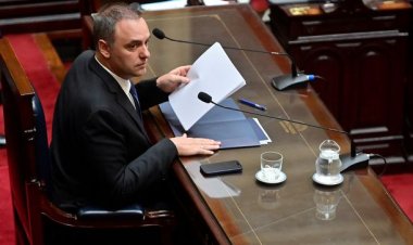 Manuel Adorni descartó su renuncia: "Estoy acá dando la cara"